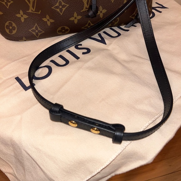 Louis Vuitton NeoNoe MM - Picture 8 of 17